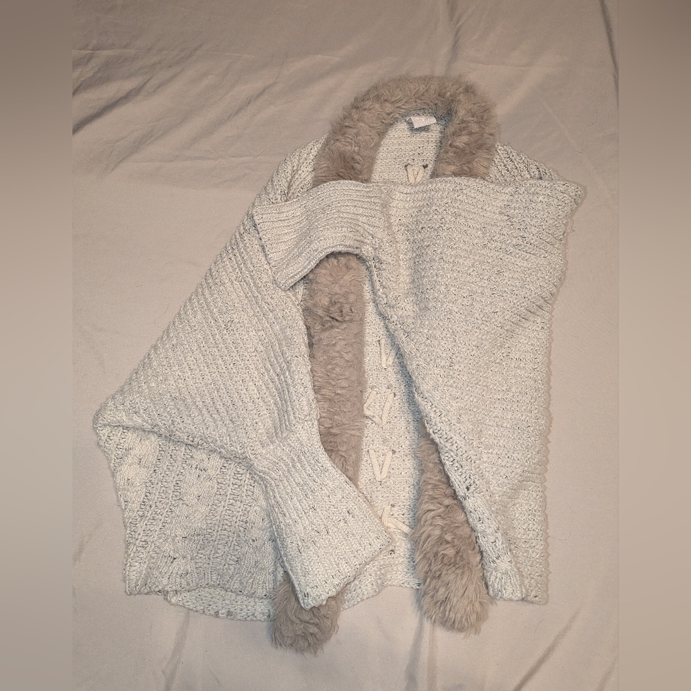 Cozy Cream Knit Sweater with Faux Fur Trim